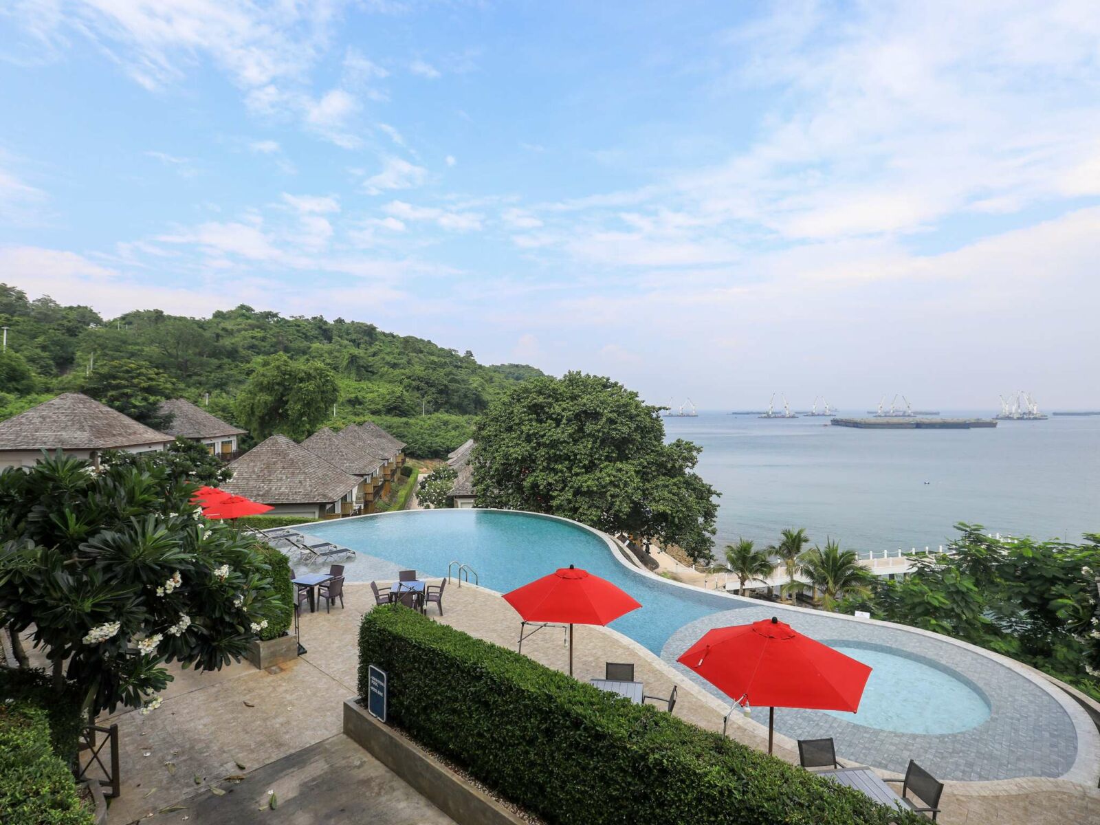 The pool at Novotel Marina Sriracha & Koh Si Chang